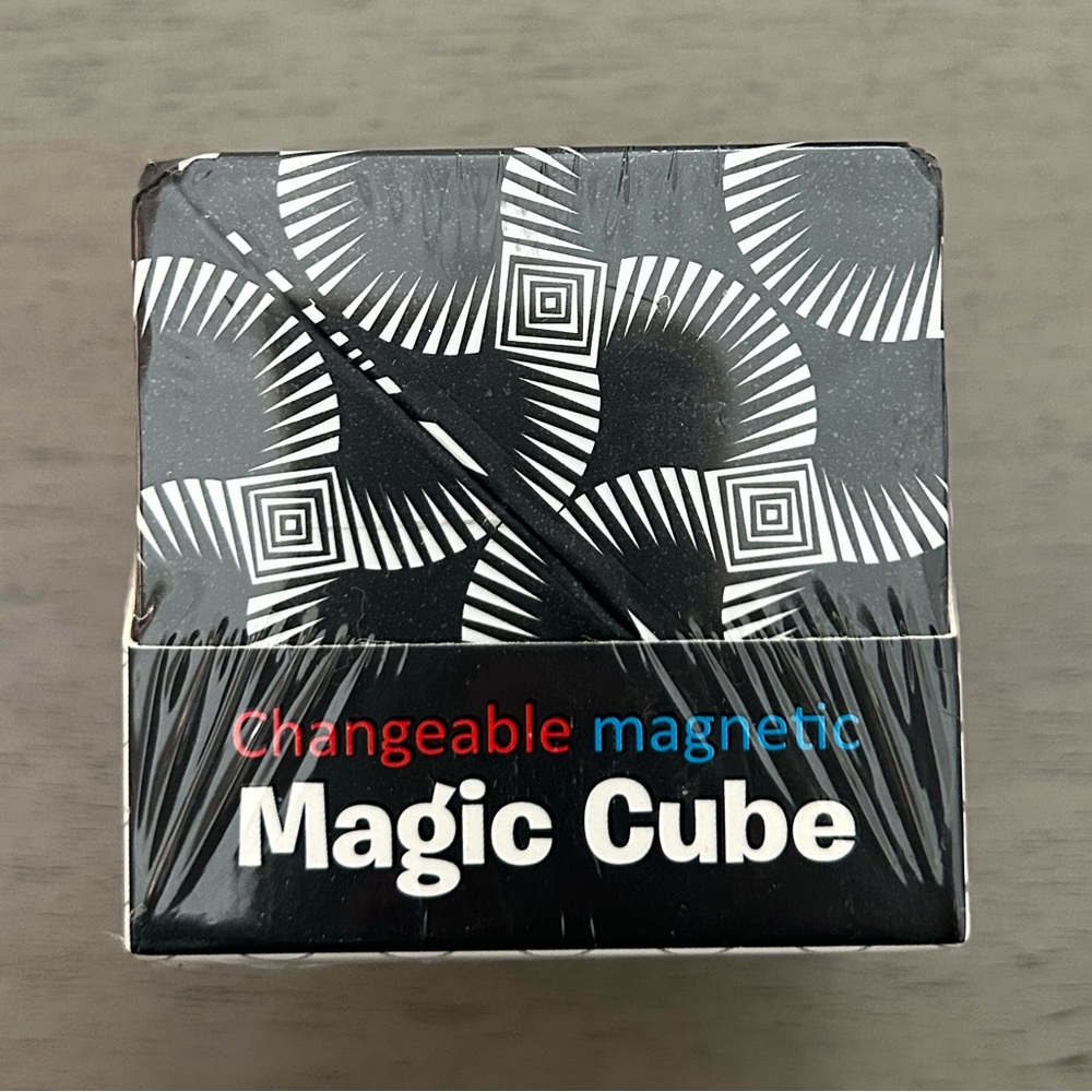 NWT! Changeable Magnetic Magic Cube.